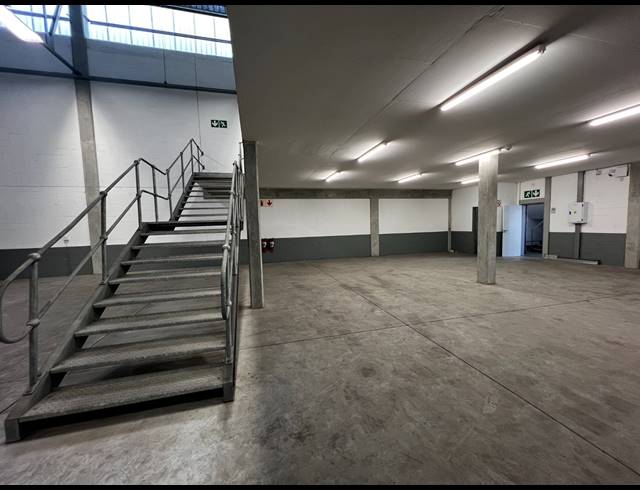 549M² WAREHOUSE TO LET IN MATROOSFONTEIN